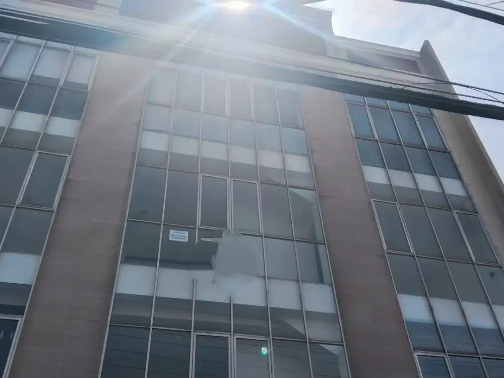 Gedung 3Lt, bs sewa/Lt, strategis, tengah kota, ada lift, parkir luas