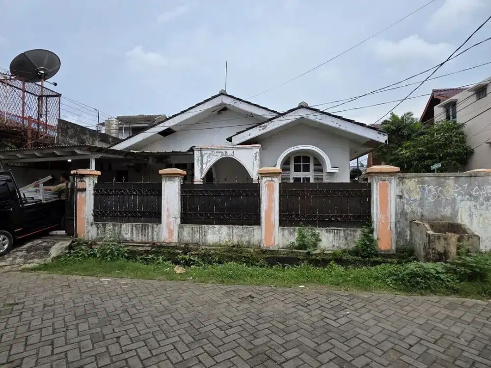 Rumah hook  murah jarang ada di komplek taman asri cipadu shm