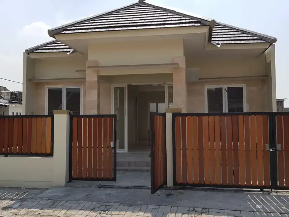 RUMAH BARU SIAP HUNI DI DEKAT TERMINAL BENOWO DAN BUNG TOMO SURABAYA