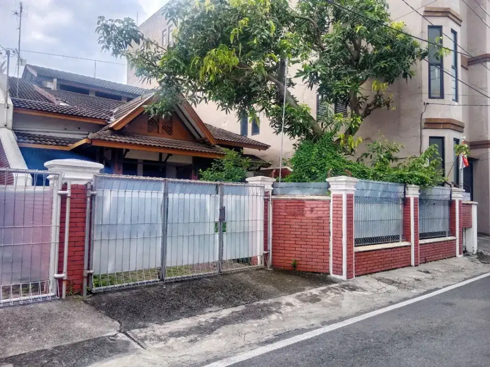 Rumah Second Bagus Strategis Dekat Mall Solo Square