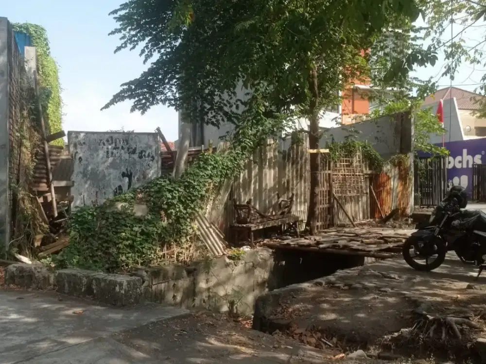 Tanah di lokasi surabaya-Merr sangat strategis. Sangat tepat untuk segala usaha LT 594m² (13,5x44 m²) SHM, 0 Jl.Raya kalijudan-Jl.Kembar