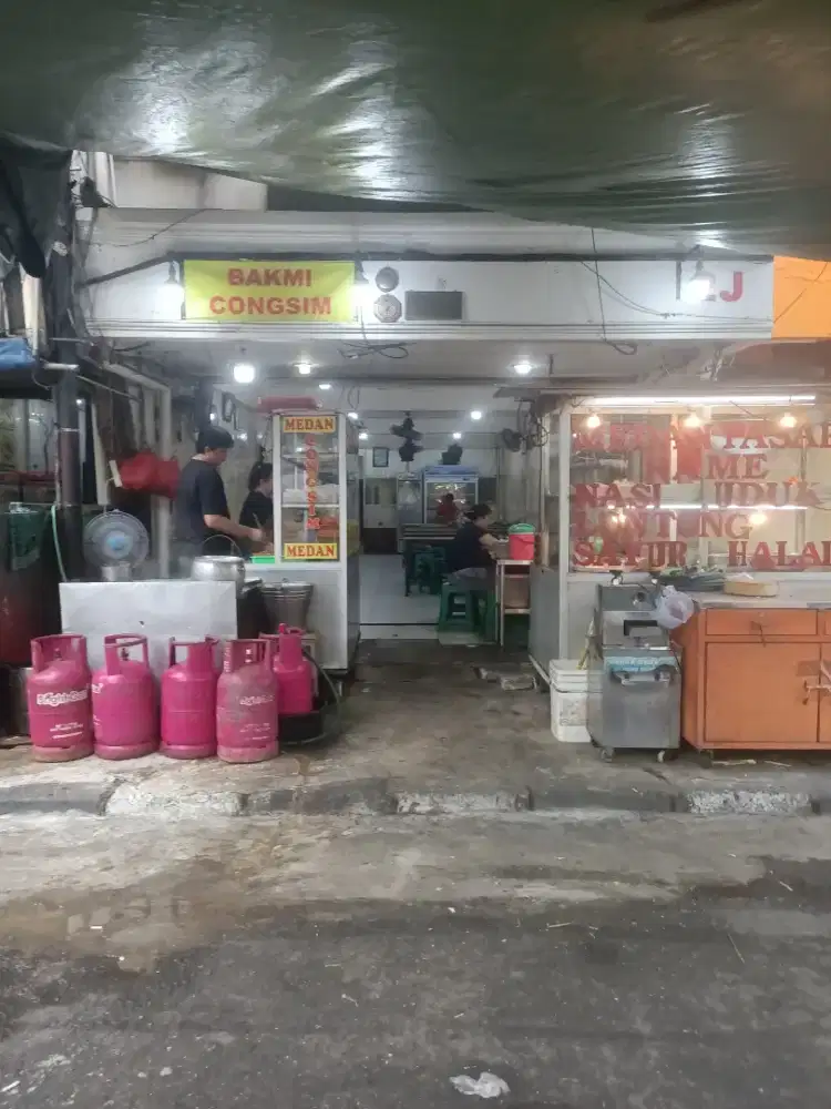 Dicari karyawan cowo Dan kasir cewe restoran