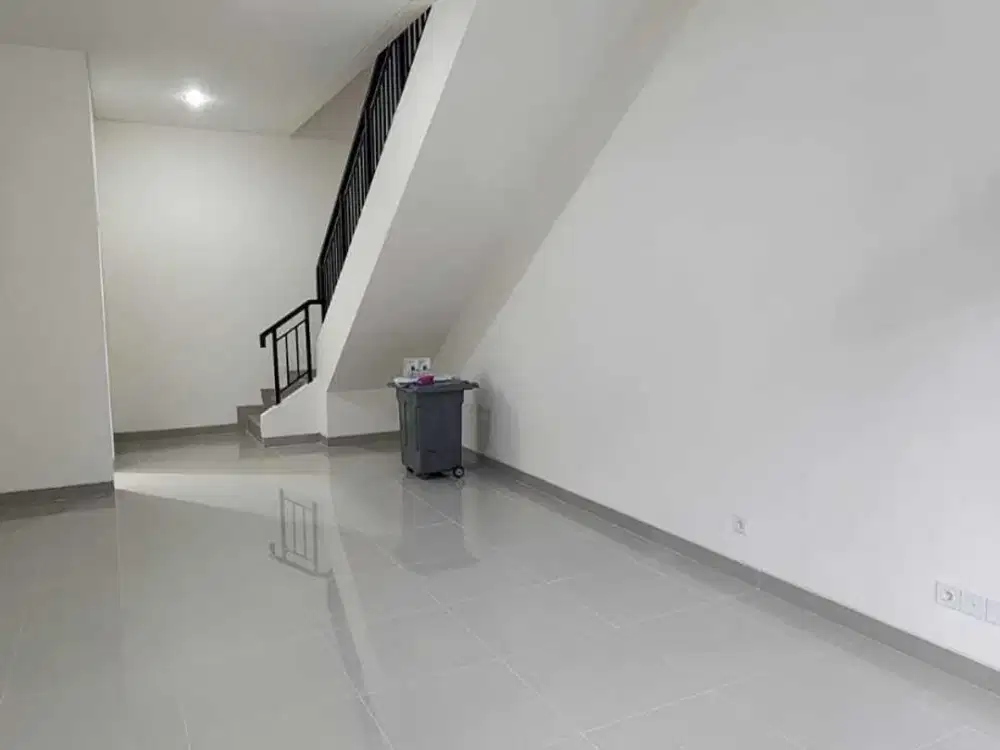 Disewakan Ruko 3 Lantai Bagus Uk 5x11 di Hampton By Rumah Chinida