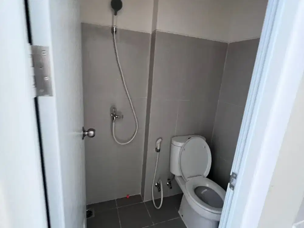 Disewakan Ruko 2 Lantai Bagus di Hampton Avenue By Rumah Chinida