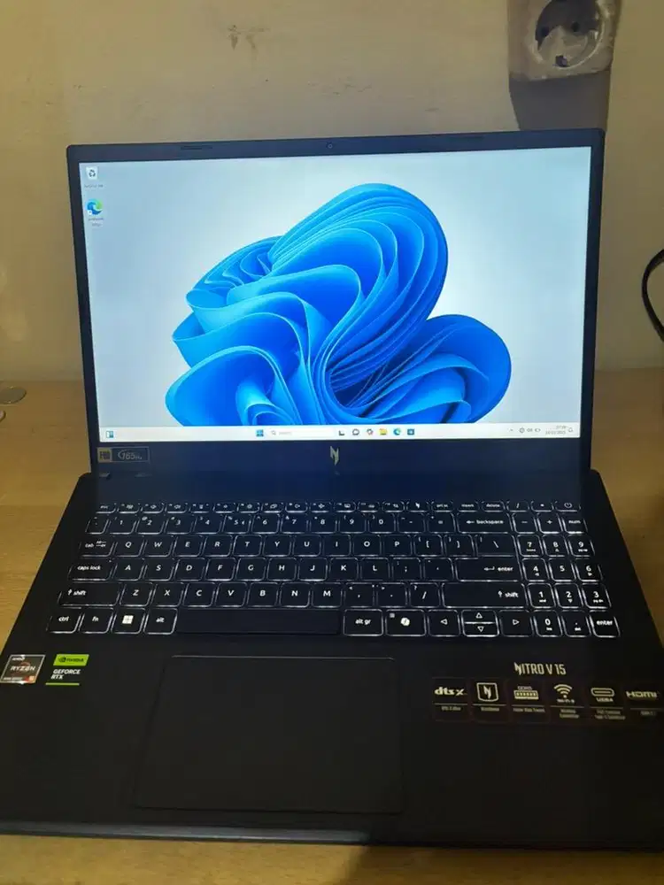 Acer Nitro V15 LIKE NEW GARANSI PANJANG | Ryzen 5 6600H - RTX2050