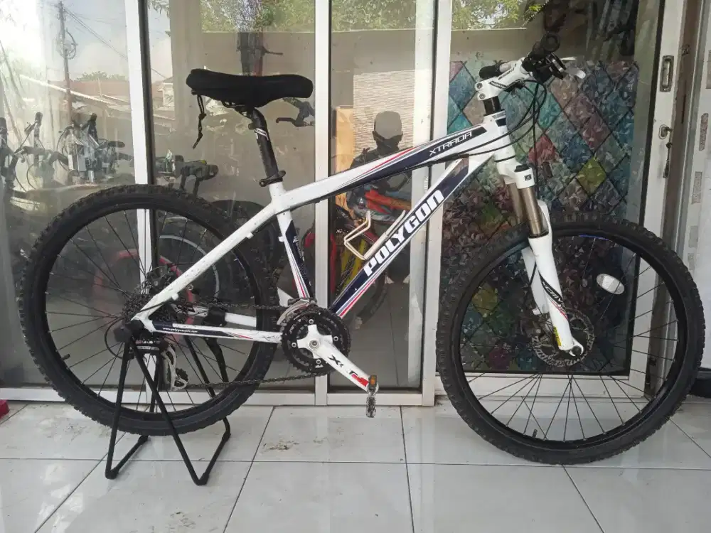 Sepeda gunung MTB polygon Xtrada 3 istimewa