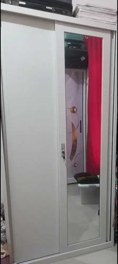 Lemari pakaian besi 2500.000