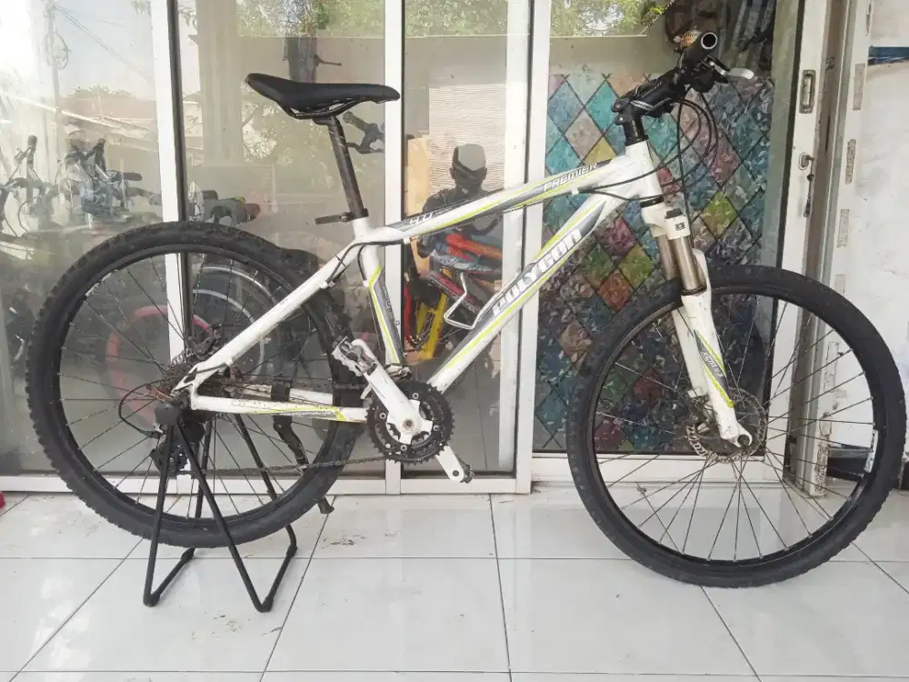 Sepeda gunung MTB polygon premier 4