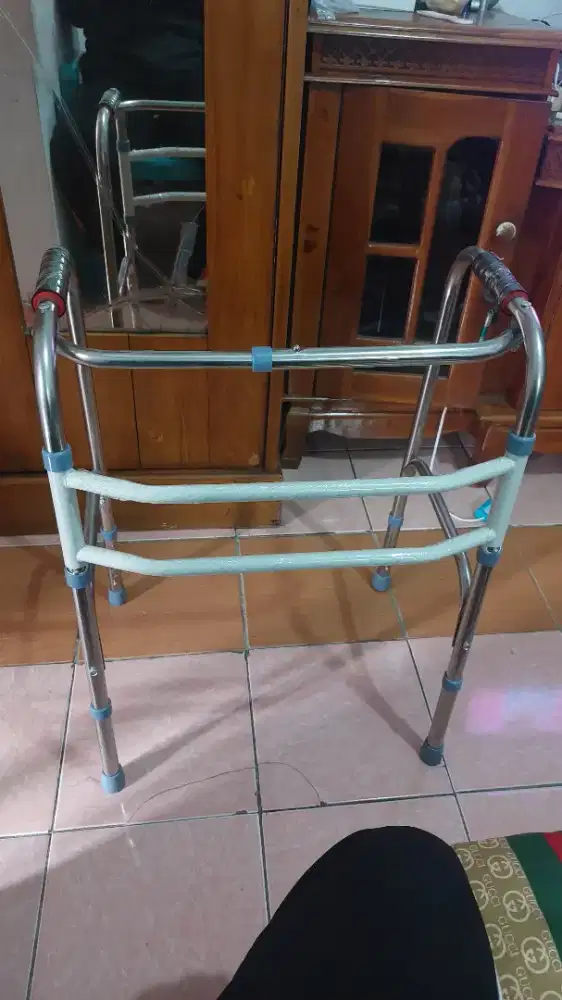 Walker Tanpa Roda / Alat Bantu Jalan / Walker Lipat