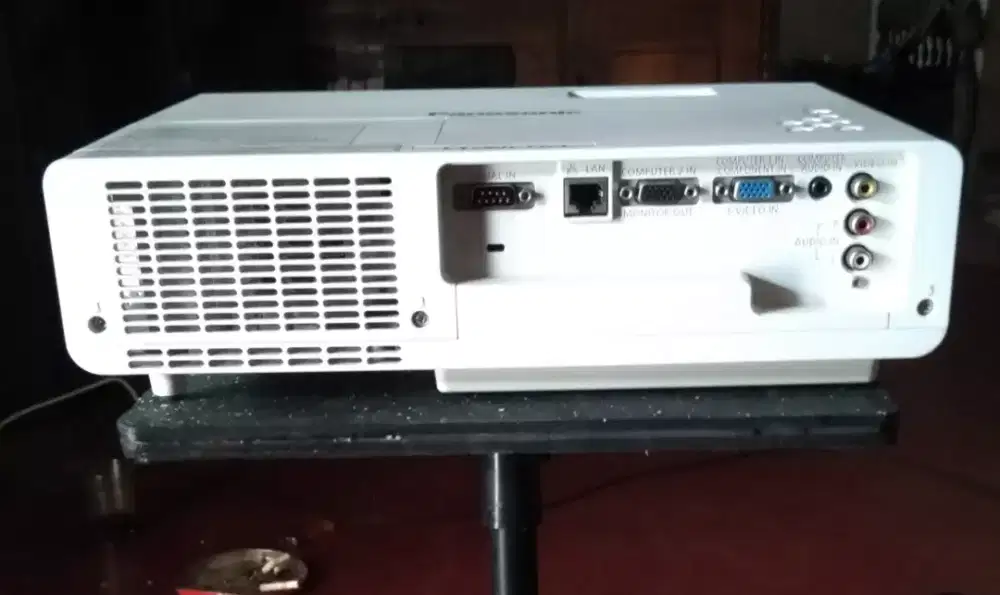 Jual proyektor panasonic PT-LX26H