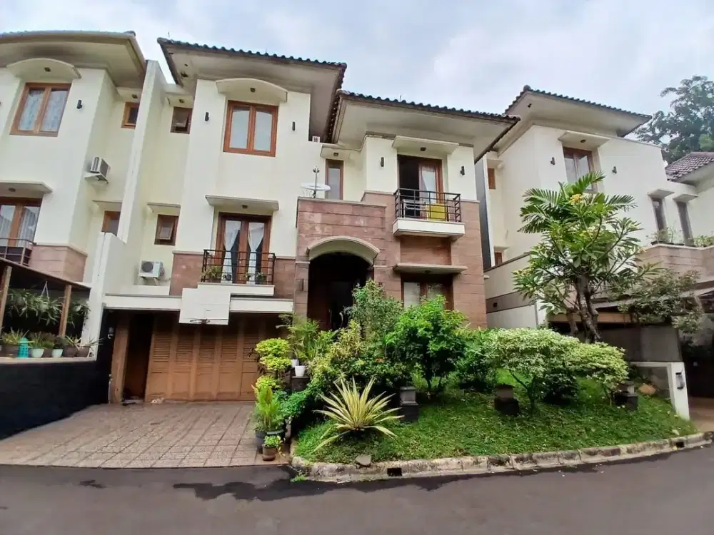 Dijual towhouse 2 tingkat di jalan Wijaya kusuma cilandak