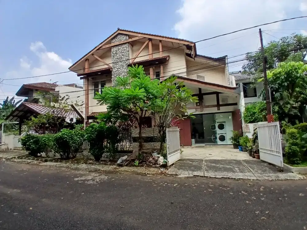 Dijual rumah lama 2 tingkat lokasi strategis di bona indah lebak bulus