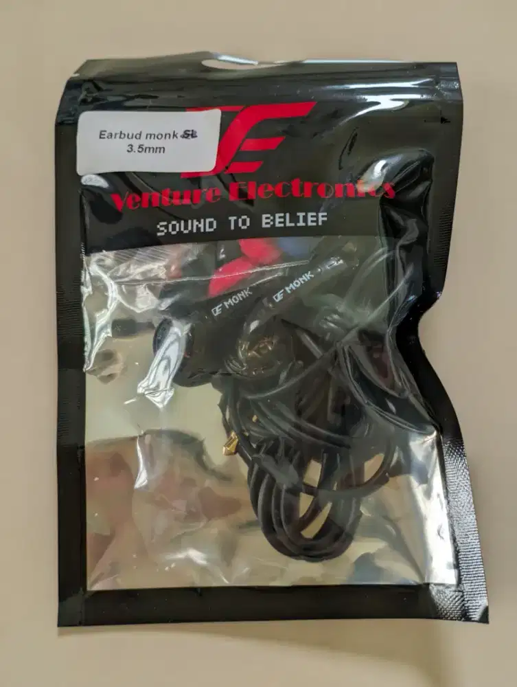 Earphone earbud ve monk plus new