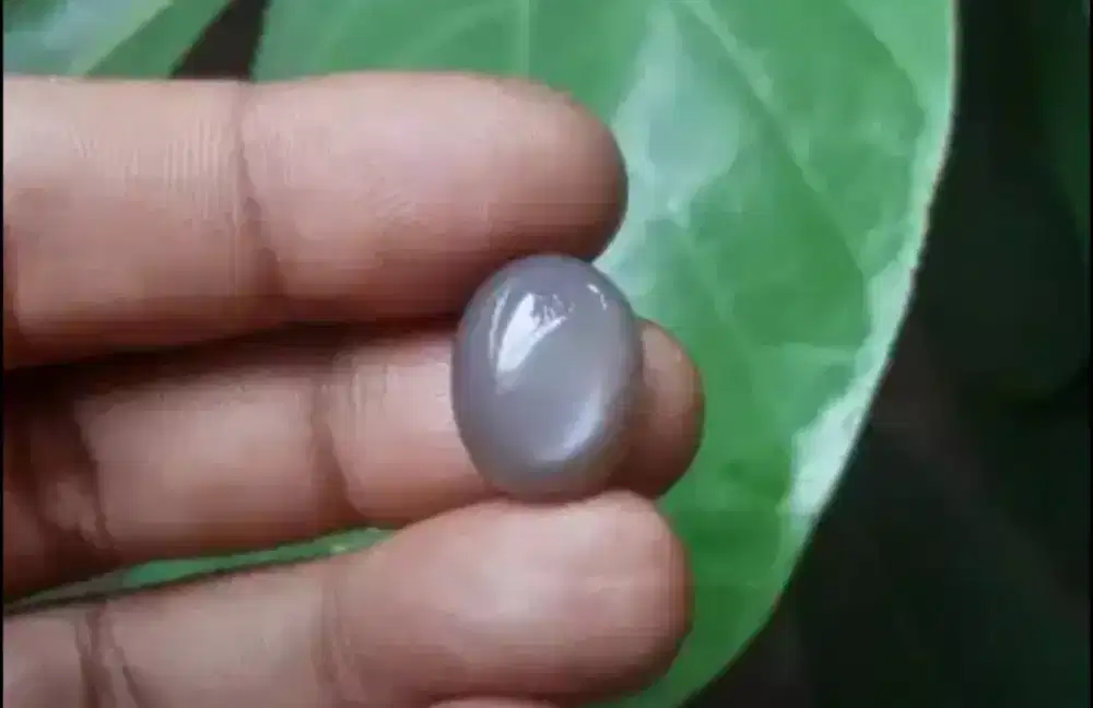 ASLI BATU GREY MOONSTONE LANGKA 1,8cm 15,6crat