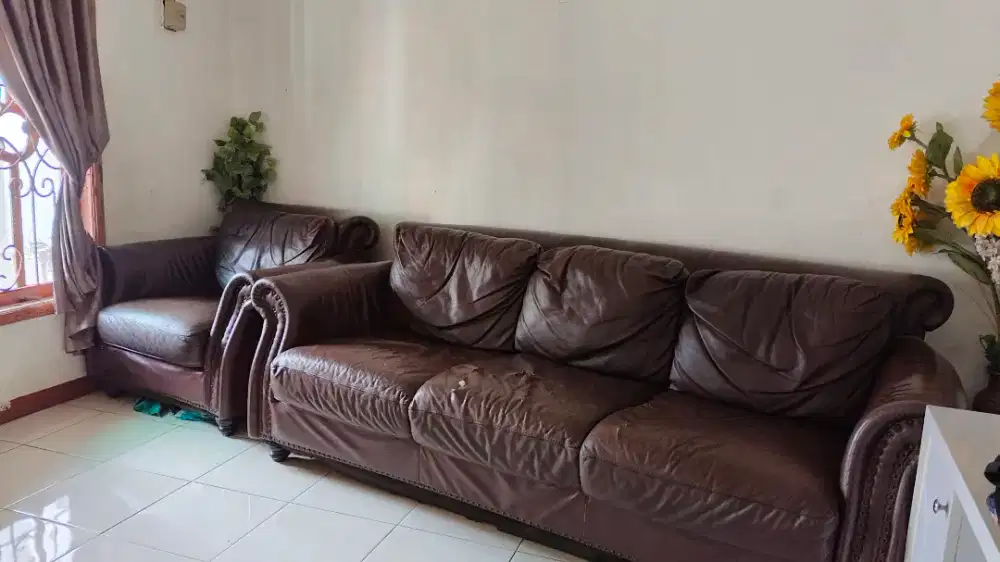 Sofa tamu kulit