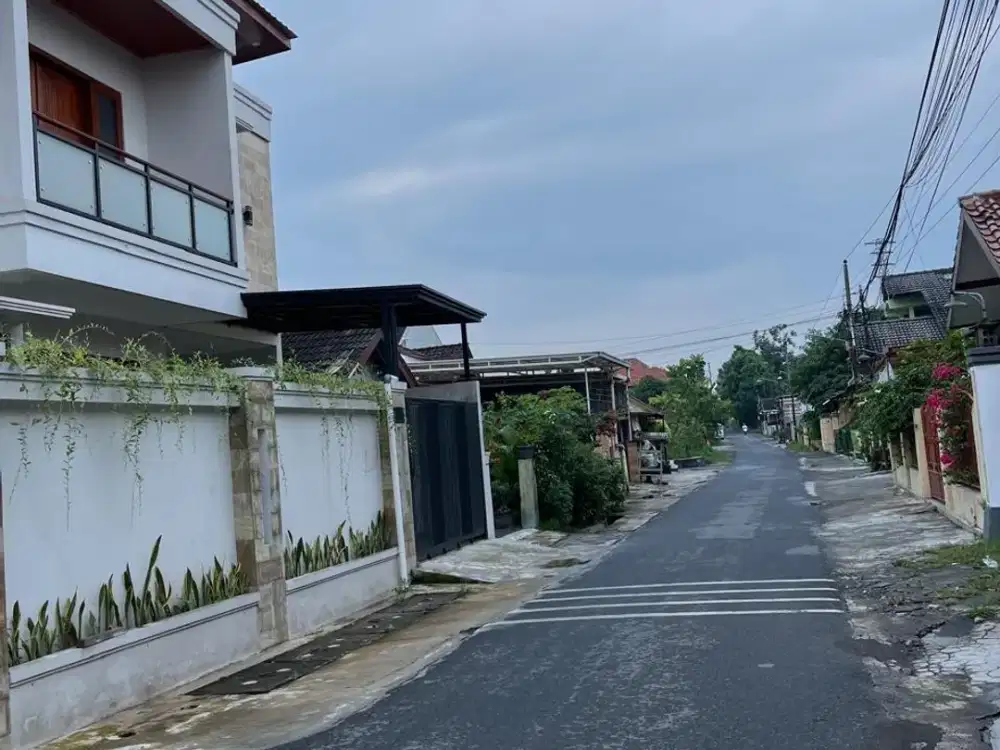 Rumah bagus bonus 2 ruko strategis di maguwoharjo kawasan berkembang