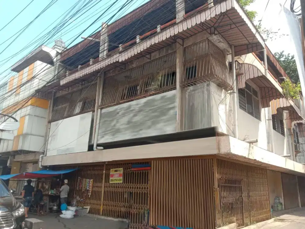 Ruko Tengah Kota disewakan Lokasi Jl. Mt. Haryono Semarang