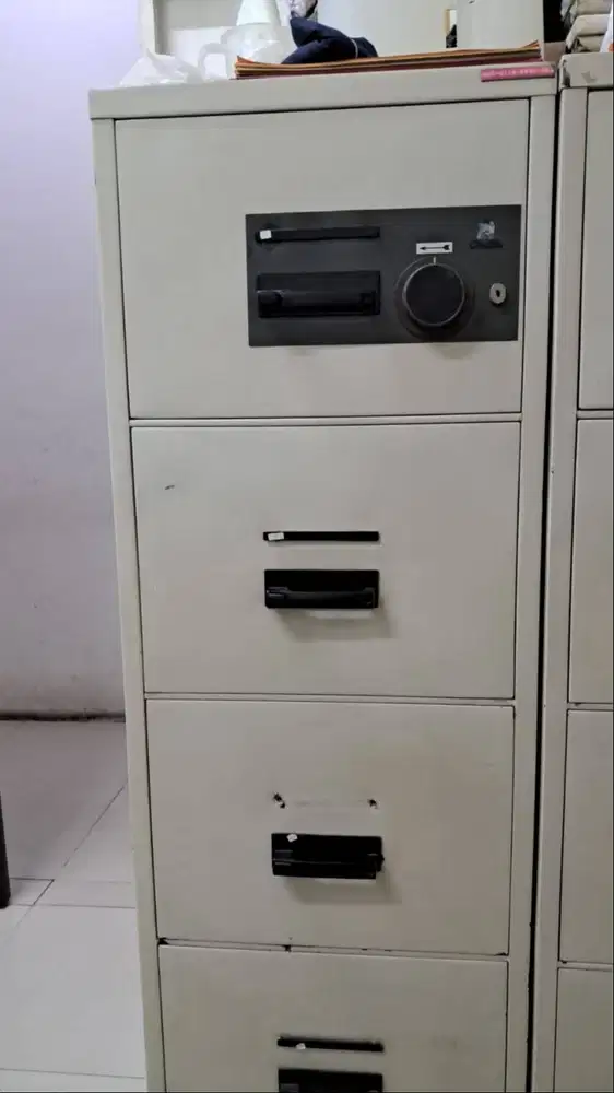 Brankas bekas Chubb type fpr 4 laci original istimewa like new