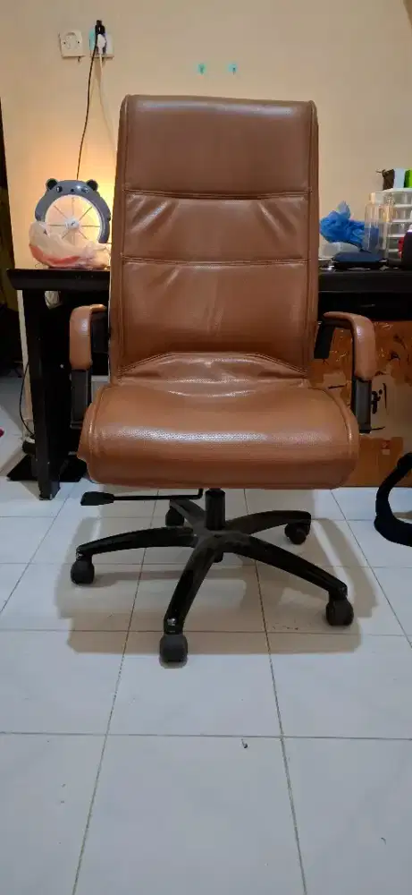 Kursi Kantor DIREKTUR / STREAMER