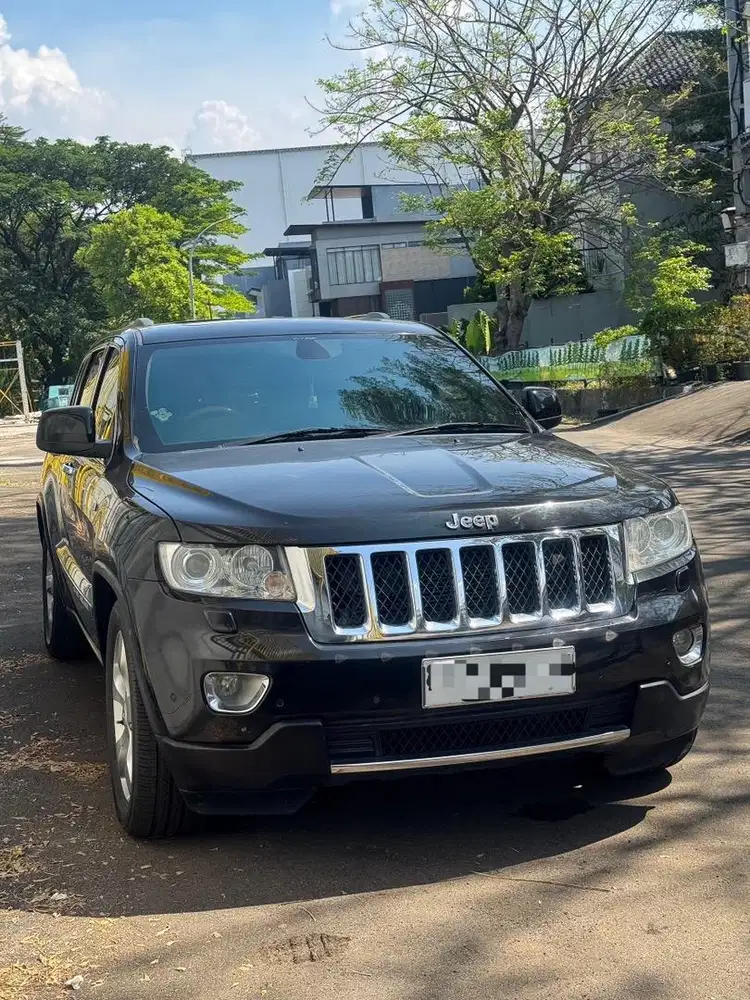 Jeep Grand Cherokee 2012 5.7 V8 Hemi Overland Cherokee 2013 hitam bu
