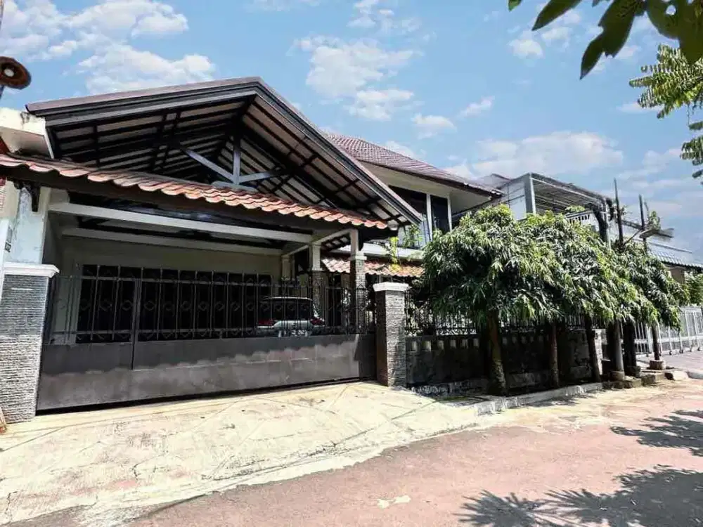 rumah Besar bagus terawat Siap Huni bebas banjir dekat pintu tol Lokasi Strategis harga Termurah di cinere