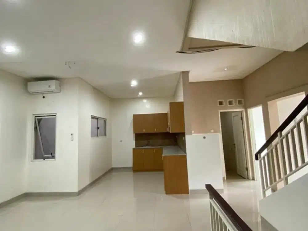 DIJUAL CEPAT TOWN HOUSE EMERALD PIK. SIAP HUNI