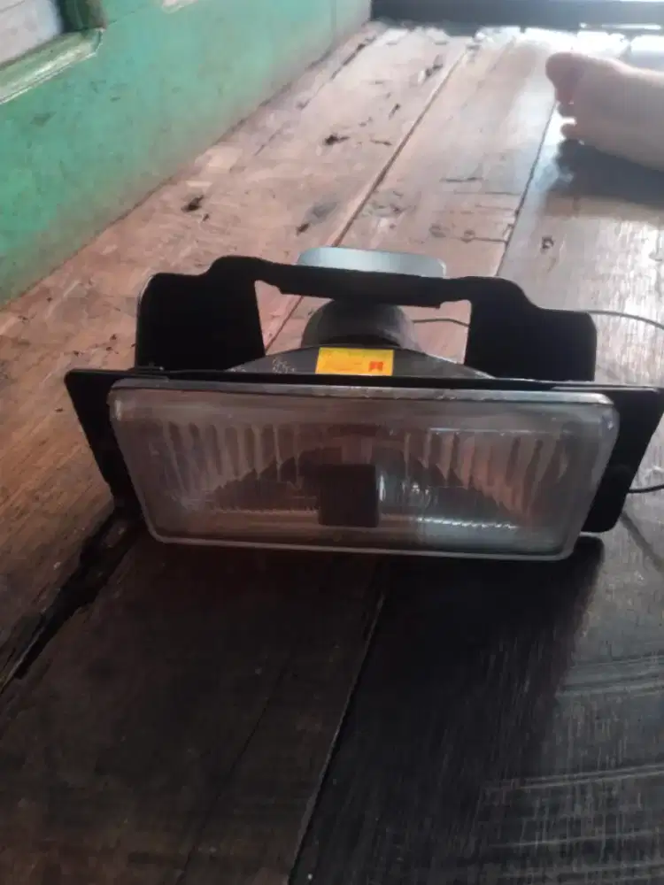 Di jual lampu bemper mobil elf 24 volt