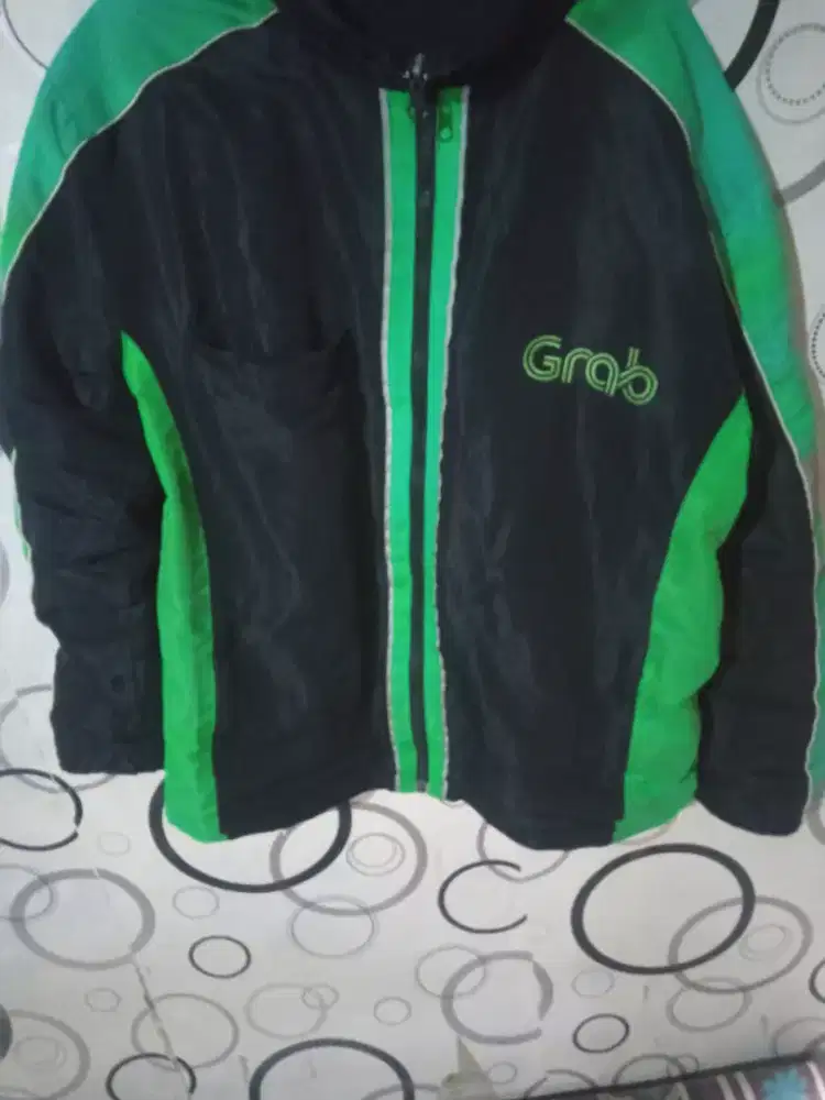 Mencari pekerjaan supir/kurir.