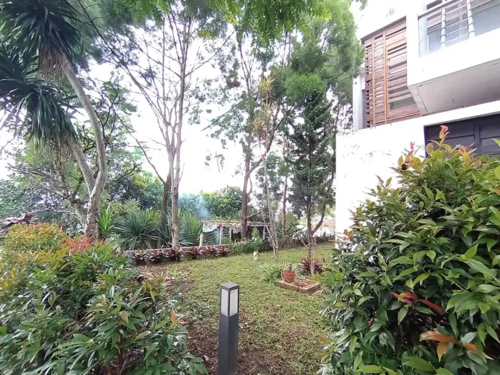 Di jual rumah 2 lantai di Bandung