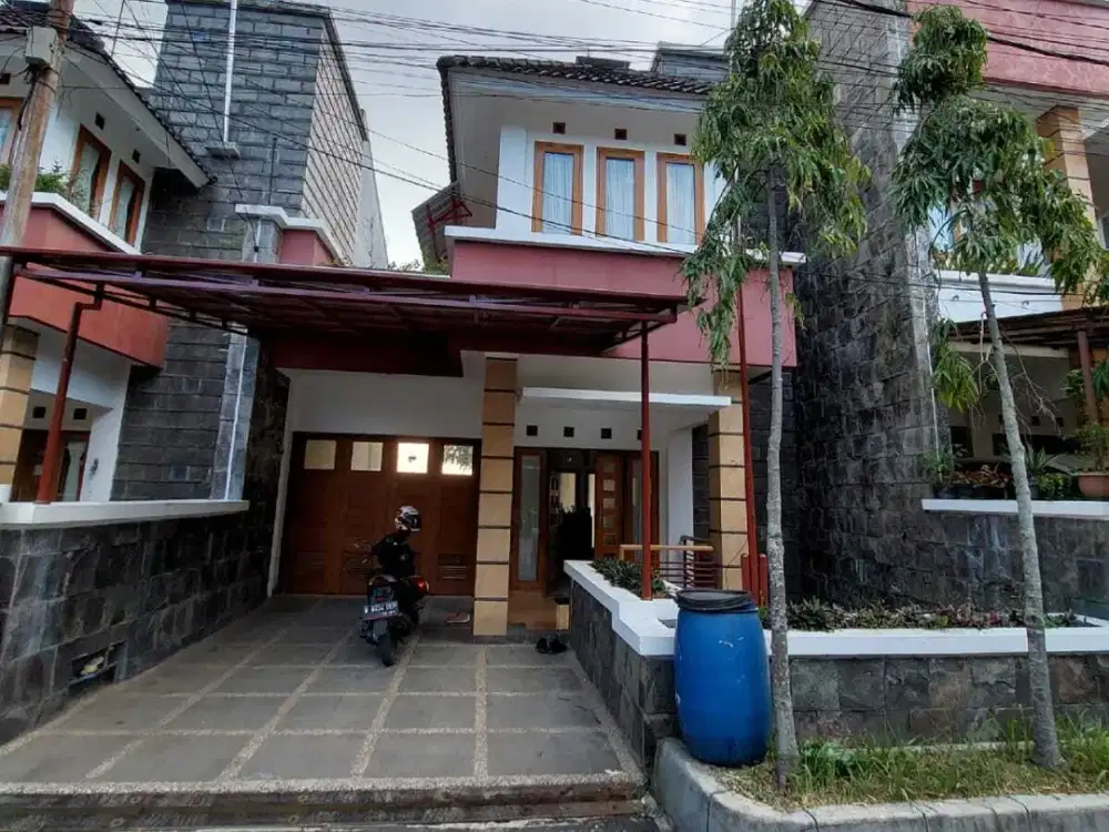 Dijual Rumah 4 Lantai Cluster Cigadung Area Dago Bandung