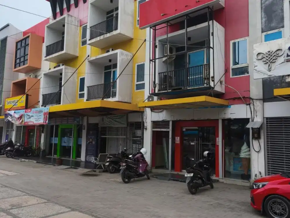 Ruko 3 Lantai Depan Lapangan Vatulemo Kantor Walikota Palu
