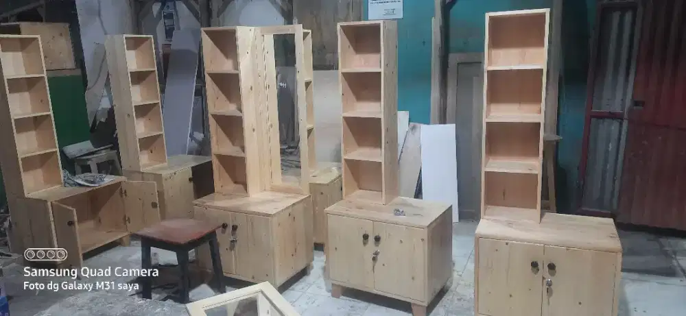 Meja Rias Jati belanda ,pinus import
