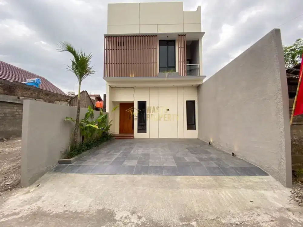 RUMAH 2 LANTAI STRATEGIS, 7 MENIT KE KAMPUS UPN RING ROAD UTARA