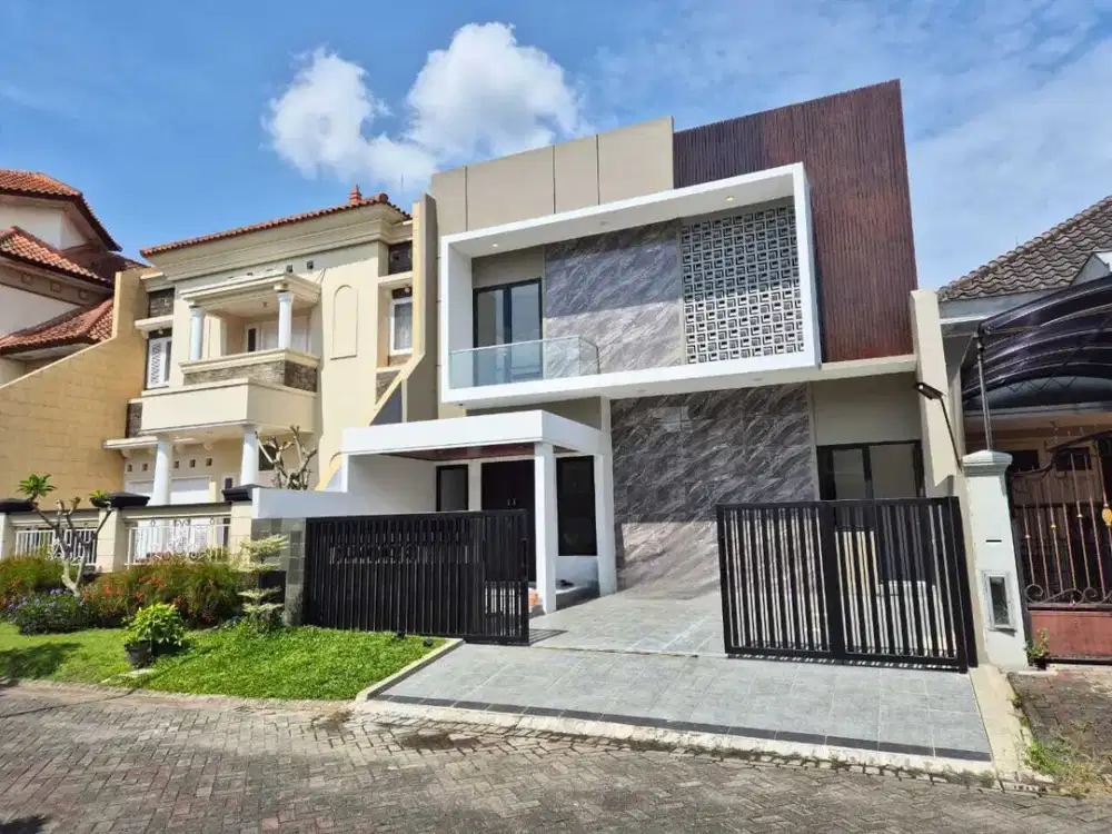 Rumah Baru kondisi siap huni lokasi di Araya Golf Malang