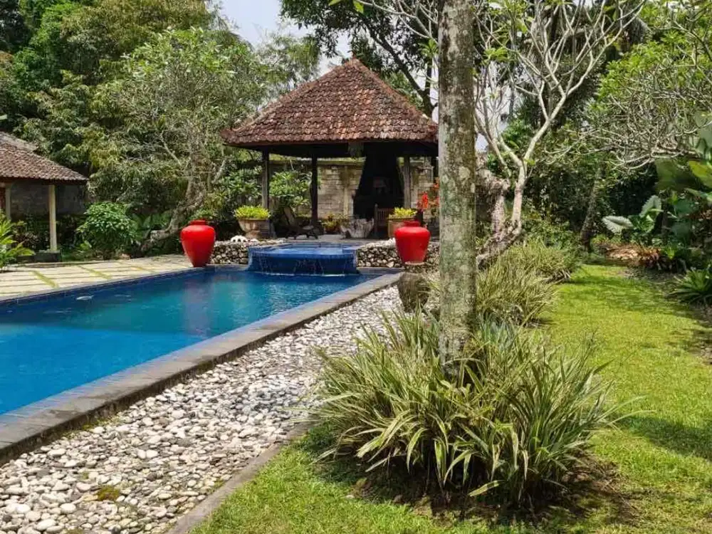 VILLA DI JAKAL, TANAH LUAS SUASANA ASRI DENGAN PRIVATE POOL