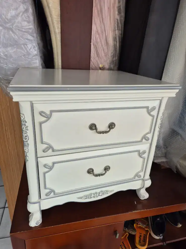 Meja Nakas Jati Solid