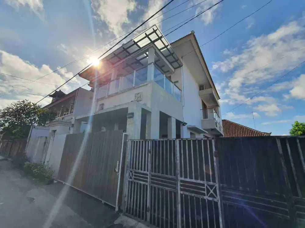 DI JUAL RUMAH MEWAH DENGAN LUAS 300 M2 SIAP HUNI DI PUSAT KOTA DENPASAR