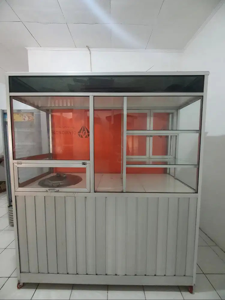 Etalase Gerobak Mie Ayam Kondisi 90 % seperti Baru