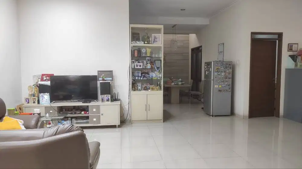 Taman Holis Indah 2 Bandung Rumah Terawat Semi Furnished Siap Huni