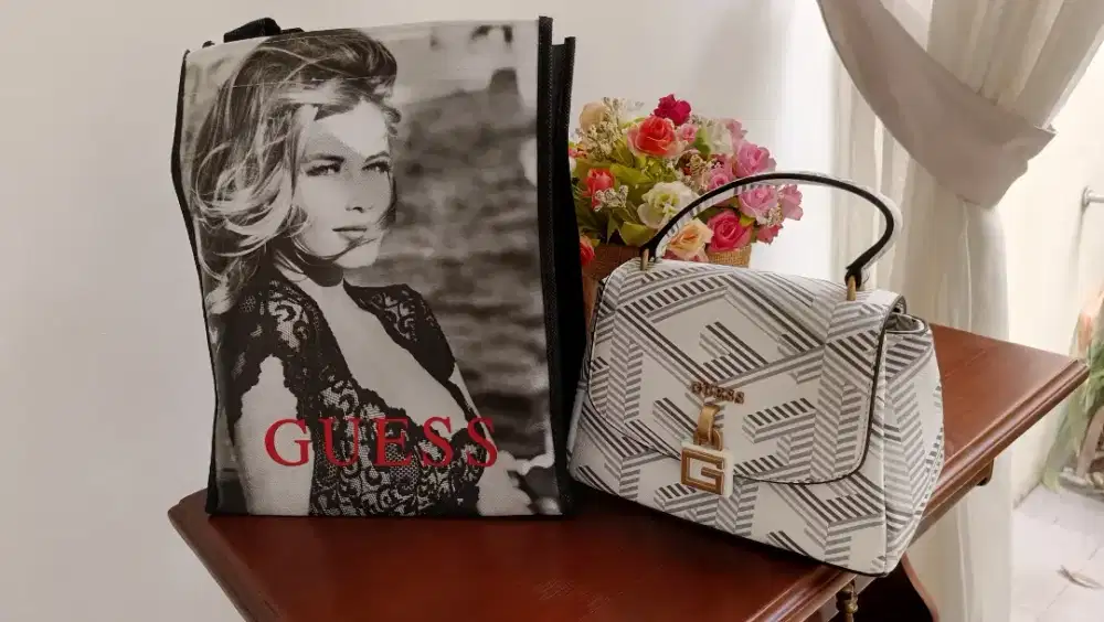 TAS GUESS HITAM PUTIH