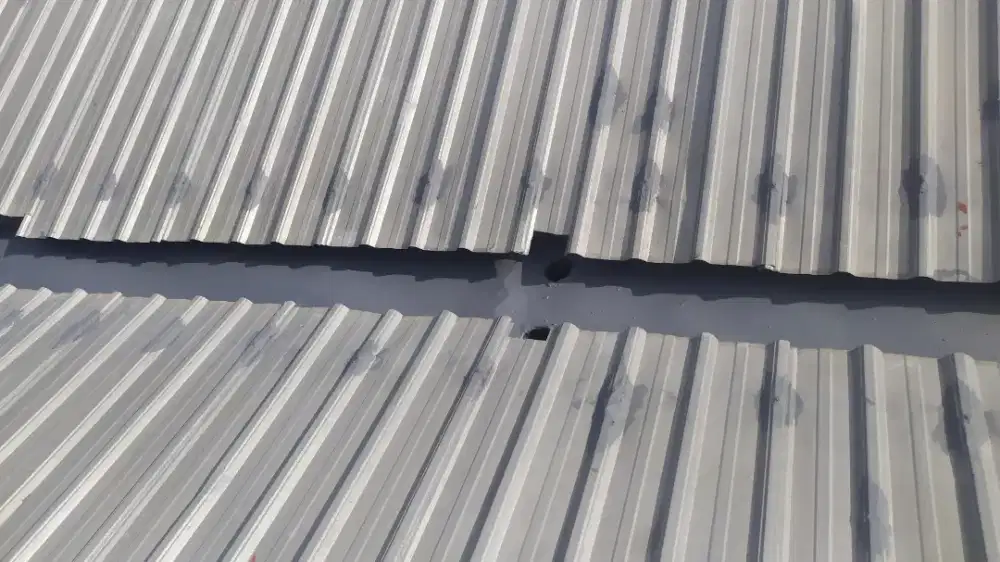 Tukang perbaikan atap bocor, servis atap genteng bocor, plafon jebol,