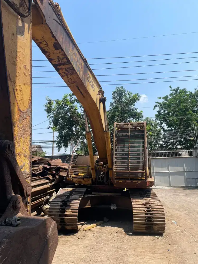 Excavator komatsu pc 200 th 2012 (Nego)