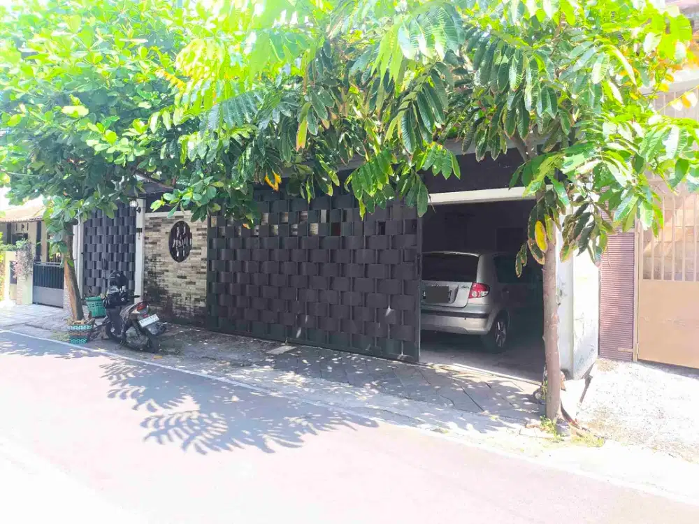 Rumah semi Kos di UMS murah BU