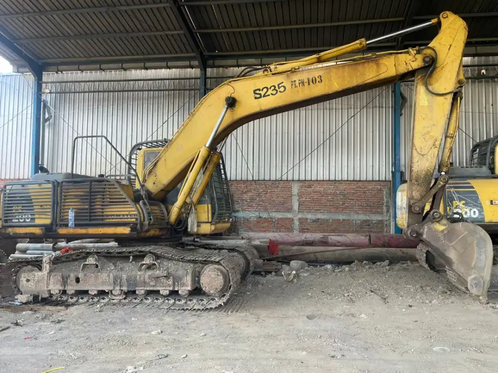 Excavator komatsu pc 200 th 2011 (Nego)