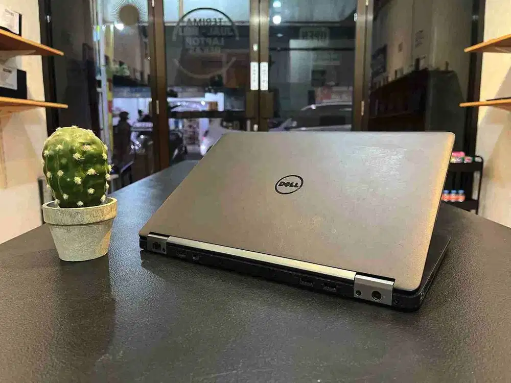 DELL LATITUDE E7470 // CORE i7