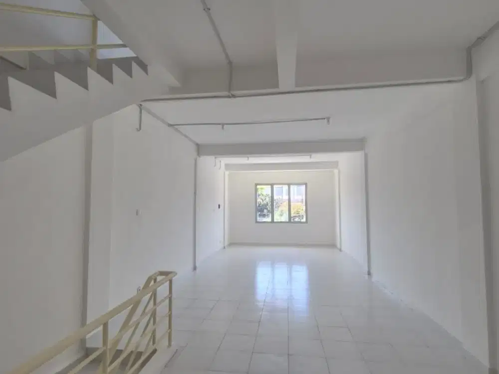 Ruko Siap Pakai 3 Lantai di Tengah Kota Surabaya, Pasar Kembang, Jalan Arjuno