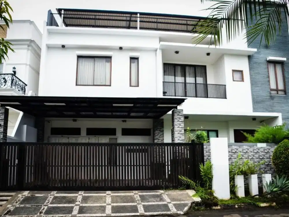 Rumah Mewah di Taman Golf Modernland