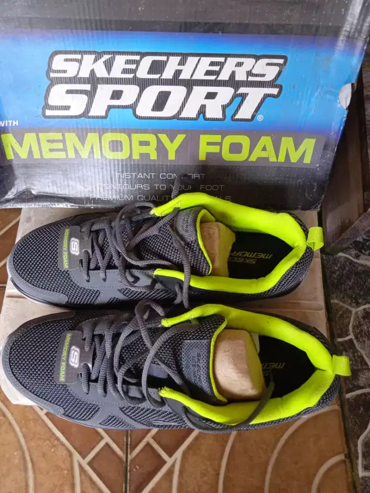 Sepatu olah raga ,jalan