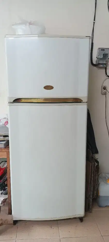 kulkas 2 pintu merk sharp 550 L