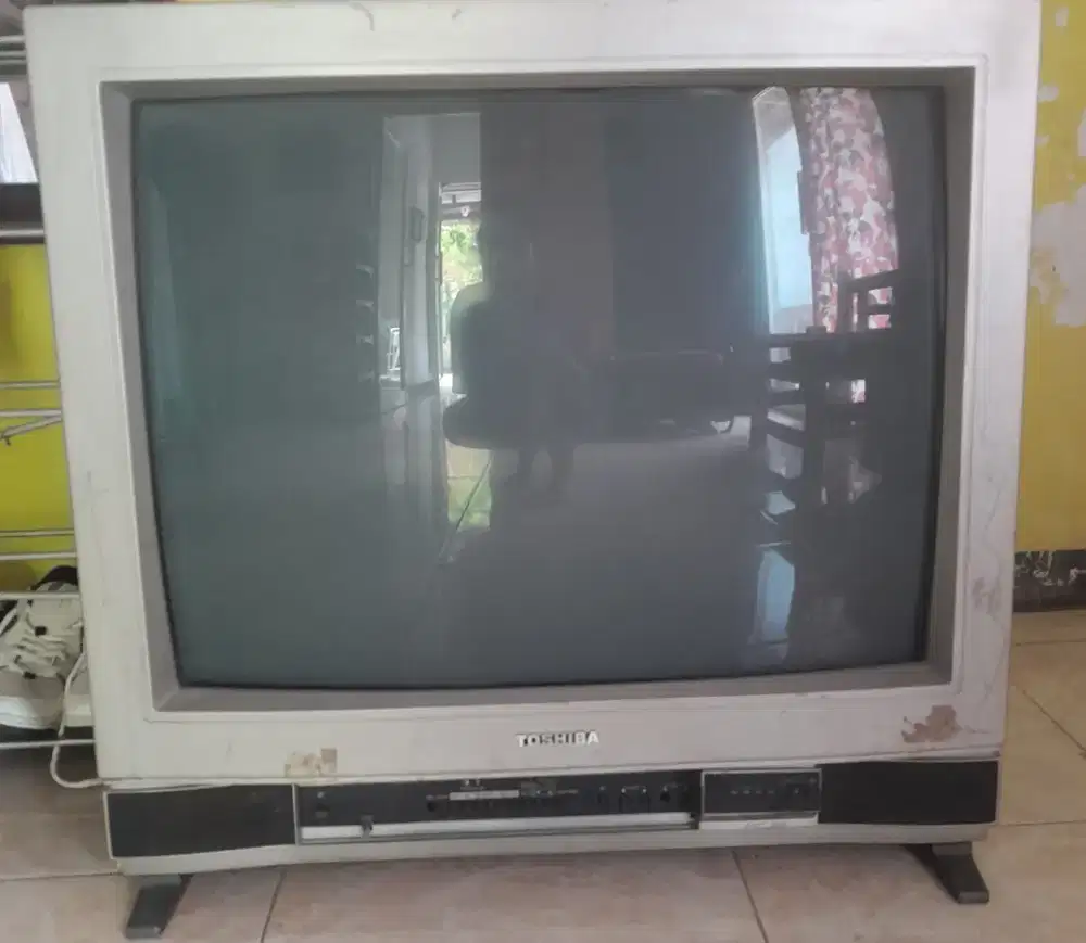 Di jual cepat tiga TV,mau pindah rmh,kondisi apa adanya.